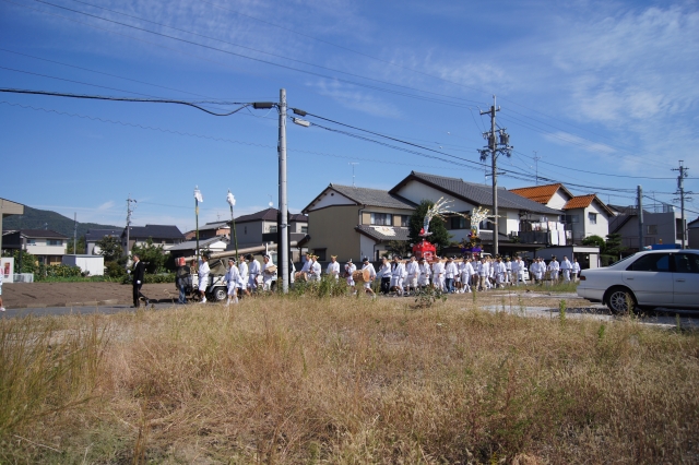 町内を徘徊中