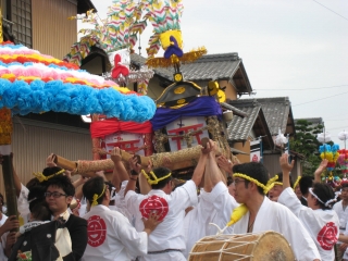 神社へ向かって・・